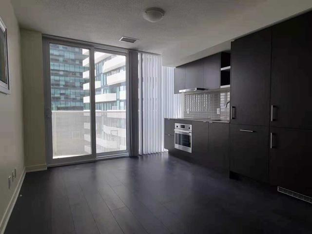2911 - 88 Harbour St, Condo with 0 bedrooms, 1 bathrooms and 0 parking in Toronto ON | Image 2
