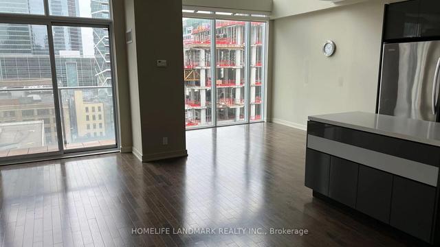 lph24 - 21 Nelson St, Condo with 2 bedrooms, 3 bathrooms and 1 parking in Toronto ON | Image 12