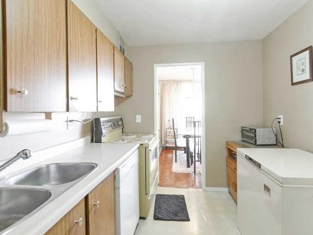 1002 - 120 Dundalk Dr, Condo with 3 bedrooms, 2 bathrooms and 1 parking in Toronto ON | Image 8