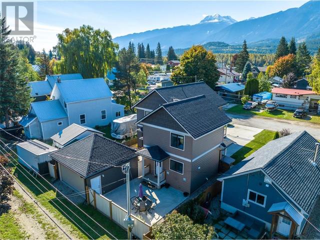 1406 Third Street W, House detached with 5 bedrooms, 4 bathrooms and 2 parking in Revelstoke BC | Image 41