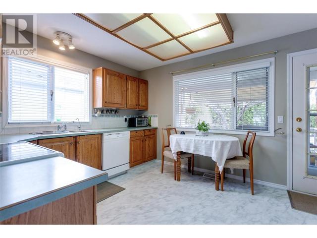 490 - 1255 Raymer Avenue, House detached with 2 bedrooms, 2 bathrooms and 2 parking in Kelowna BC | Image 13