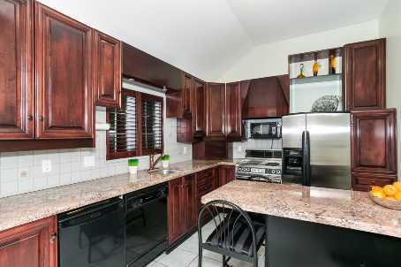 1061 Lorne Park Rd, House detached with 2 bedrooms, 3 bathrooms and 4 parking in Mississauga ON | Image 2