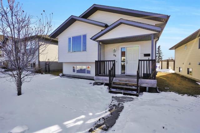 96 Iverson Close, House detached with 4 bedrooms, 2 bathrooms and 4 parking in Red Deer AB | Image 3