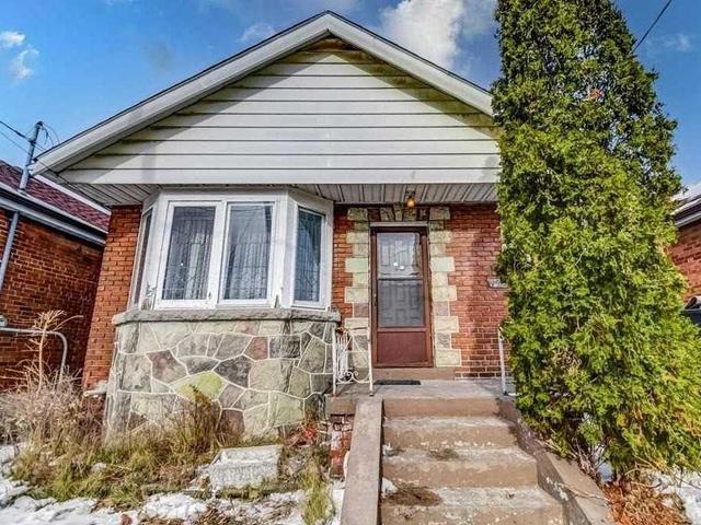 492 Cosburn Ave, House detached with 2 bedrooms, 2 bathrooms and 3 parking in Toronto ON | Image 1