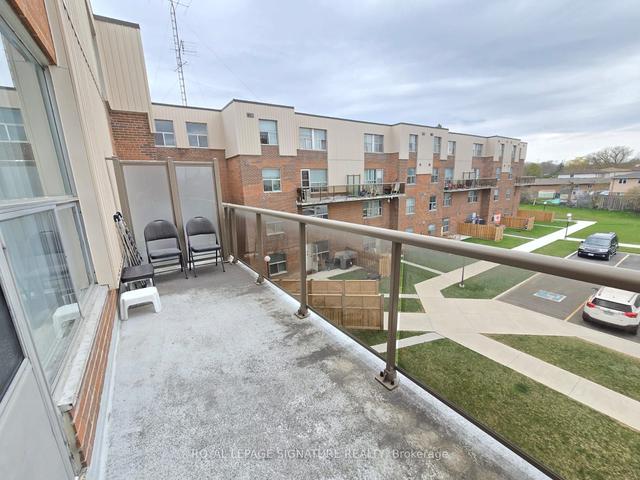 212 - 1055 A Forestwood Dr, Townhouse with 3 bedrooms, 2 bathrooms and 1 parking in Mississauga ON | Image 9