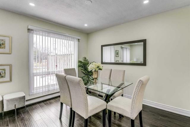 40 Mccallum Crt, Townhouse with 3 bedrooms, 3 bathrooms and 1 parking in Brampton ON | Image 7