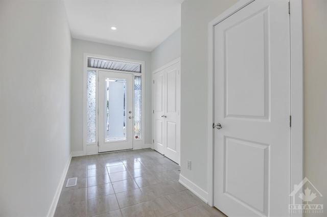 306 Ibanez Walk, Townhouse with 3 bedrooms, 4 bathrooms and 1 parking in Ottawa ON | Image 4