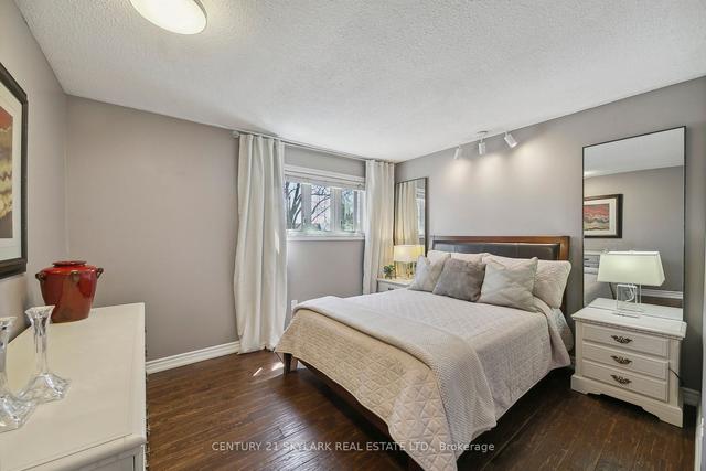 60 Madrid Cres, House detached with 4 bedrooms, 4 bathrooms and 8 parking in Brampton ON | Image 24