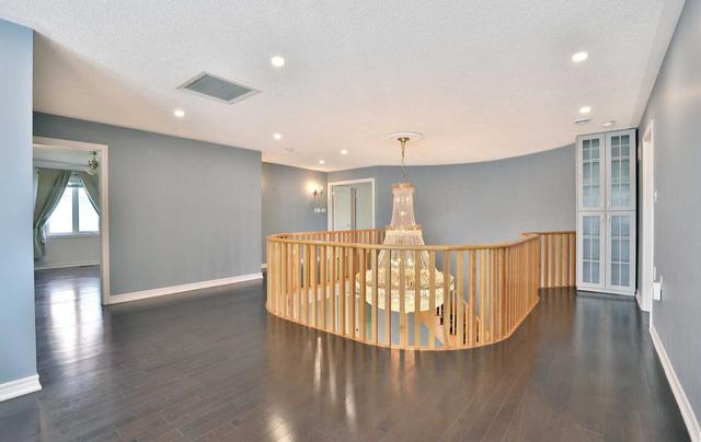 5403 Roanoke Crt, House detached with 5 bedrooms, 5 bathrooms and 9 parking in Mississauga ON | Image 8
