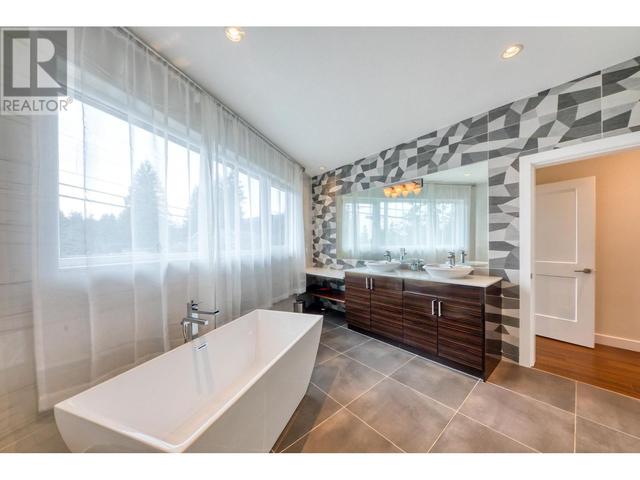 3606 Edgemont Boulevard, House detached with 7 bedrooms, 6 bathrooms and 5 parking in North Vancouver BC | Image 20