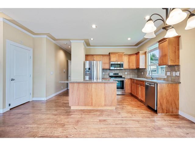 6267 135b Street, House detached with 4 bedrooms, 4 bathrooms and 4 parking in Surrey BC | Image 6