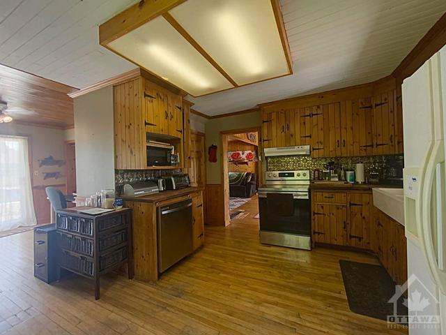 11247 County Rd 3 Road, House detached with 3 bedrooms, 2 bathrooms and 12 parking in North Dundas ON | Image 6