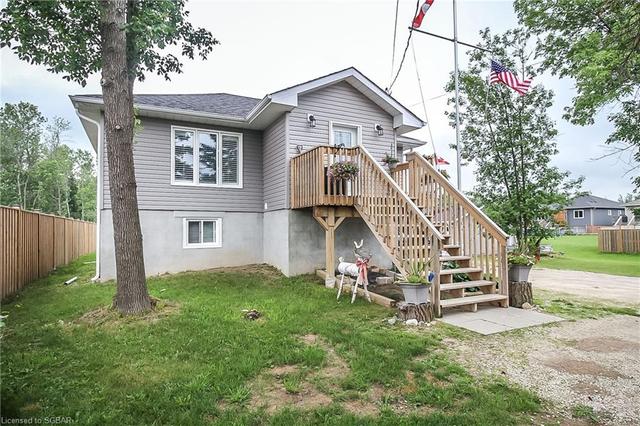 8995 Beachwood Road, House detached with 3 bedrooms, 2 bathrooms and 10 parking in Wasaga Beach ON | Image 1
