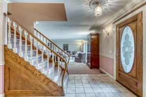 318 Pumpridge Place Sw, House detached with 5 bedrooms, 2 bathrooms and 8 parking in Calgary AB | Image 4