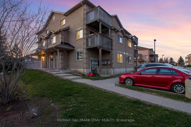 3 - 91 Goodwin Dr, Condo with 2 bedrooms, 1 bathrooms and 1 parking in Barrie ON | Image 1