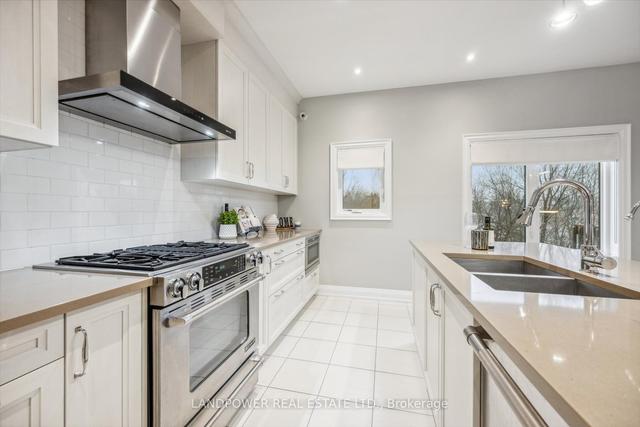6 Plowman Lane, House attached with 3 bedrooms, 4 bathrooms and 5 parking in Richmond Hill ON | Image 3