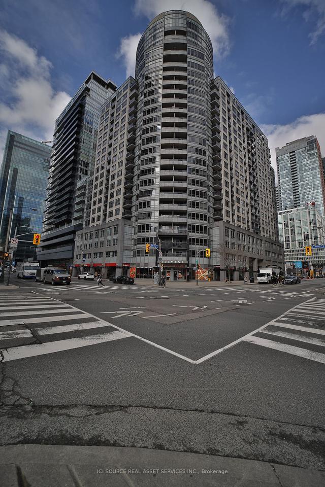 2104 - 20 Blue Jays Way, Condo with 2 bedrooms, 2 bathrooms and 2 parking in Toronto ON | Image 17