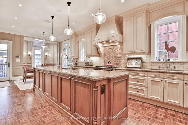84 Chestnut Park Rd, House detached with 6 bedrooms, 8 bathrooms and 5 parking in Toronto ON | Image 3