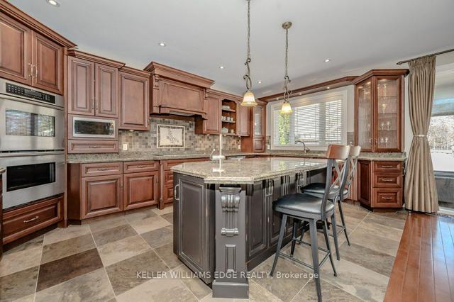 2387 Edith Ave, House detached with 2 bedrooms, 3 bathrooms and 6 parking in Burlington ON | Image 3