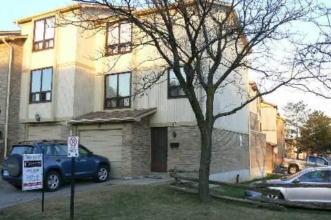 93 Guildford Cres, Townhouse with 3 bedrooms, 2 bathrooms and 1 parking in Brampton ON | Image 1