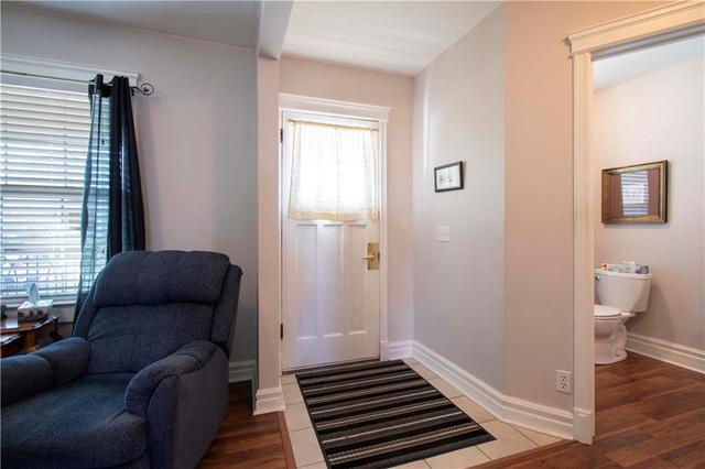 129 Graham Avenue S, House detached with 2 bedrooms, 1 bathrooms and 2 parking in Hamilton ON | Image 4