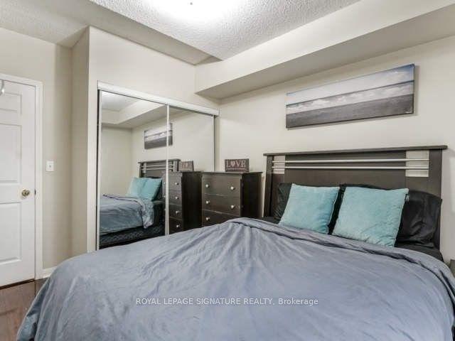 2033 - 3025 Finch Ave W, Townhouse with 1 bedrooms, 1 bathrooms and 1 parking in Toronto ON | Image 2