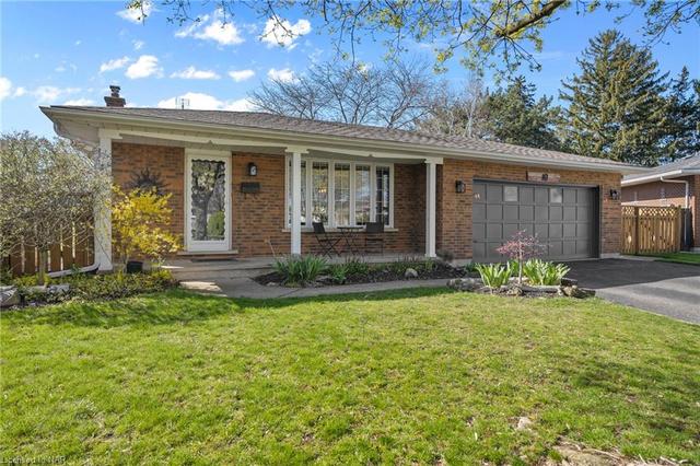 10 Jolie Court, House detached with 4 bedrooms, 2 bathrooms and 4 parking in St. Catharines ON | Image 1