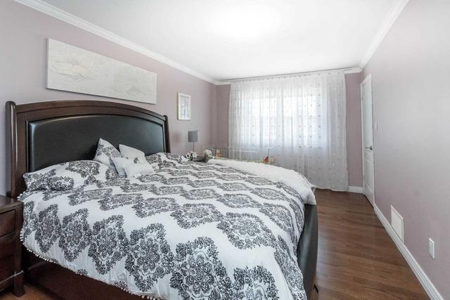 8 Bent Oak Circ, House detached with 3 bedrooms, 2 bathrooms and 2 parking in Mississauga ON | Image 14