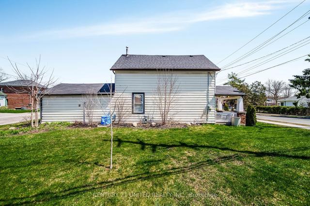 390 Parkhill Rd W, House detached with 3 bedrooms, 1 bathrooms and 3 parking in Peterborough ON | Image 29
