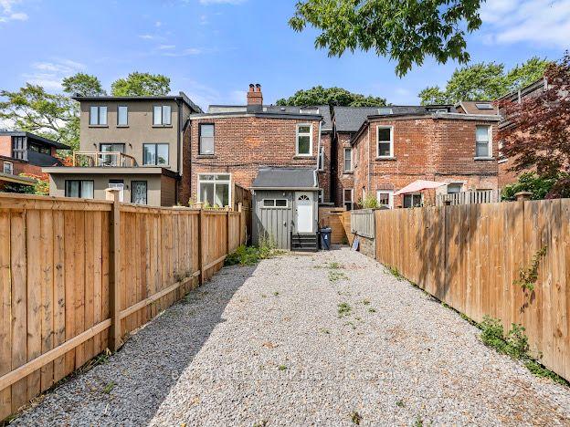 165 Howland Ave, House semidetached with 5 bedrooms, 4 bathrooms and 0 parking in Toronto ON | Image 24