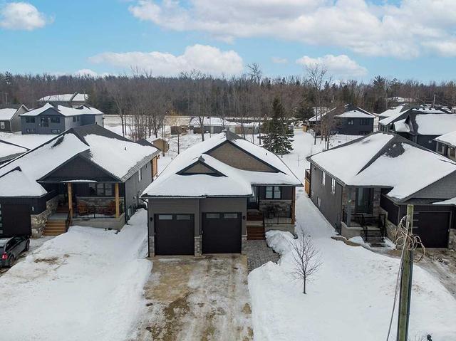 63 Betty Blvd, House detached with 2 bedrooms, 3 bathrooms and 6 parking in Wasaga Beach ON | Image 1