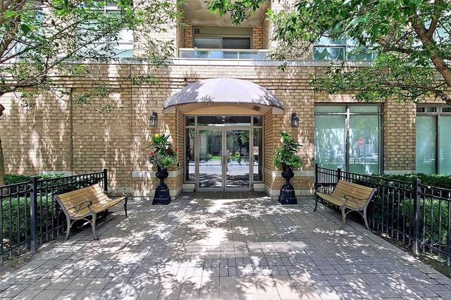 606 - 140 Bathurst St, Condo with 2 bedrooms, 1 bathrooms and 1 parking in Toronto ON | Image 1