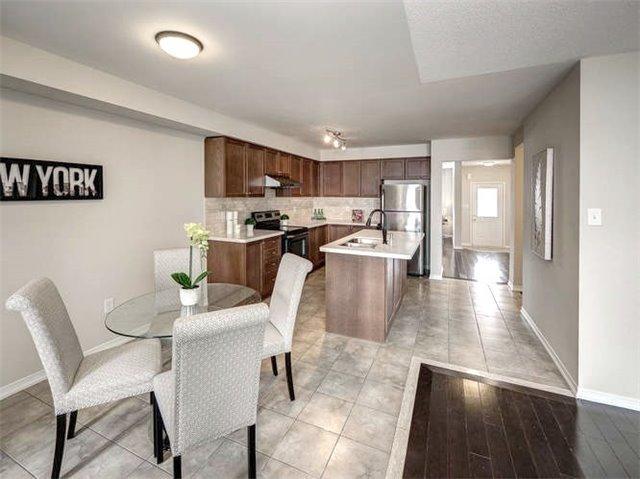 1107 Bur Oak Ave, House attached with 3 bedrooms, 4 bathrooms and 1 parking in Markham ON | Image 3