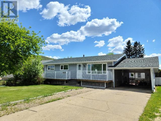 9713 82 Avenue, House detached with 5 bedrooms, 2 bathrooms and 4 parking in Peace River AB | Card Image