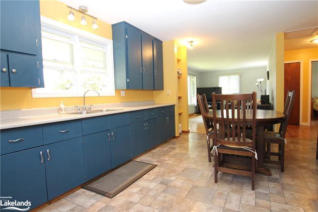 8185 Highway 522, House detached with 2 bedrooms, 1 bathrooms and 6 parking in Parry Sound, Unorganized, Centre Part ON | Image 5