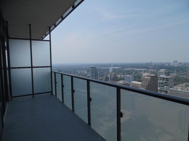 4306 - 65 St Mary St, Condo with 1 bedrooms, 1 bathrooms and null parking in Toronto ON | Image 5
