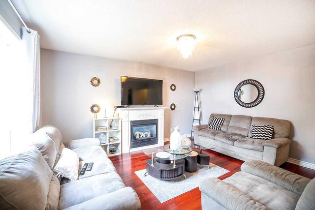 1343 Ashgrove Cres, House detached with 3 bedrooms, 3 bathrooms and 4 parking in Oshawa ON | Image 9
