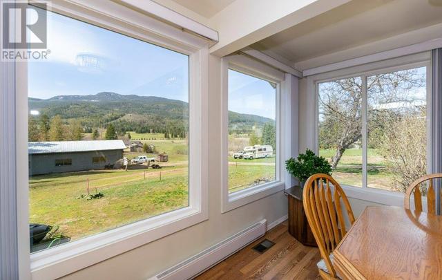 5800 97b Highway, House detached with 3 bedrooms, 2 bathrooms and 99 parking in Columbia Shuswap D BC | Image 9