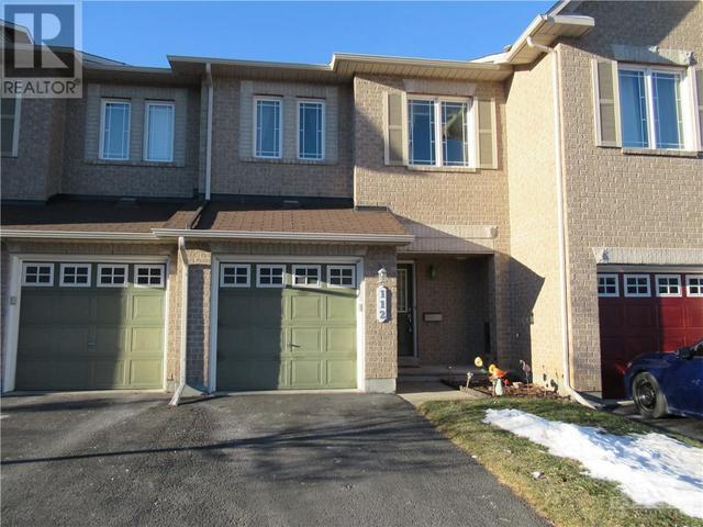 112 Brady Avenue, Townhouse with 3 bedrooms, 3 bathrooms and 3 parking in Ottawa ON | Image 1