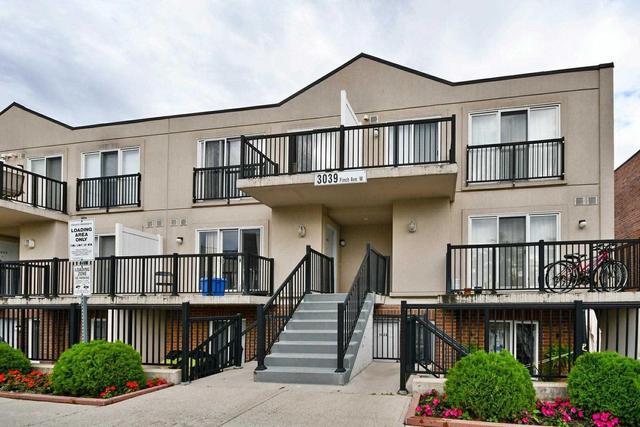 2079 - 3039 Finch Ave W, Townhouse with 3 bedrooms, 3 bathrooms and 1 parking in Toronto ON | Image 1