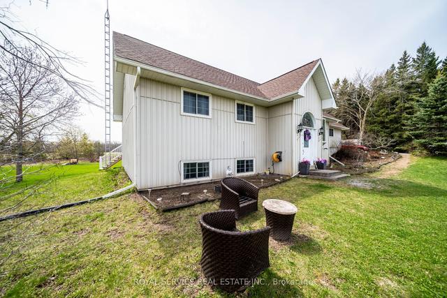 2253 Wallace Point Rd, House detached with 3 bedrooms, 3 bathrooms and 8 parking in Otonabee South Monaghan ON | Image 33