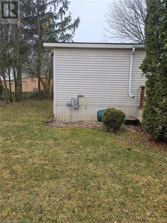 302694 Douglas Street, House detached with 2 bedrooms, 1 bathrooms and 4 parking in West Grey ON | Image 8