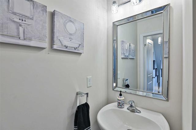 1044b Islington Ave, Townhouse with 3 bedrooms, 4 bathrooms and 2 parking in Toronto ON | Image 6