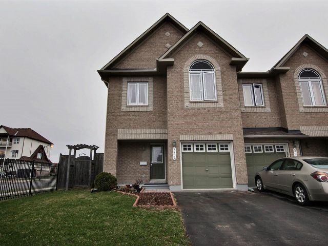 392 Goldenbrook Way, House attached with 3 bedrooms, 3 bathrooms and 3 parking in Ottawa ON | Image 1
