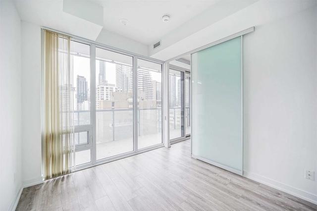 702 - 28 Wellesley St E, Condo with 2 bedrooms, 1 bathrooms and 0 parking in Toronto ON | Image 3