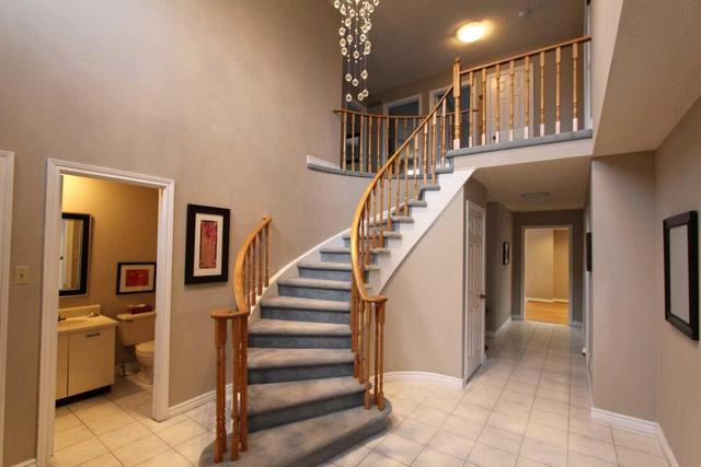 7 Brooklyn Cres, House detached with 4 bedrooms, 3 bathrooms and 4 parking in Markham ON | Image 2