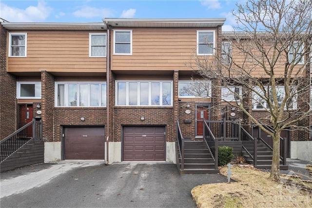 2148 Eric Crescent, Townhouse with 3 bedrooms, 2 bathrooms and 2 parking in Ottawa ON | Image 1