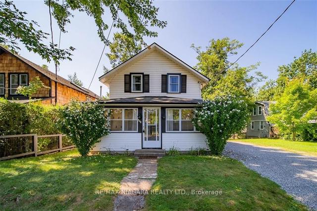248 Lincoln Rd W, House detached with 3 bedrooms, 2 bathrooms and 2 parking in Fort Erie ON | Image 1