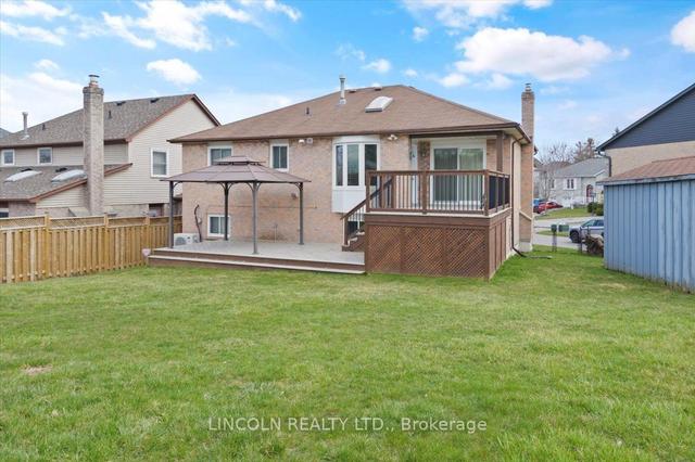 623 Dunrobin Crt, House detached with 3 bedrooms, 3 bathrooms and 6 parking in Oshawa ON | Image 10