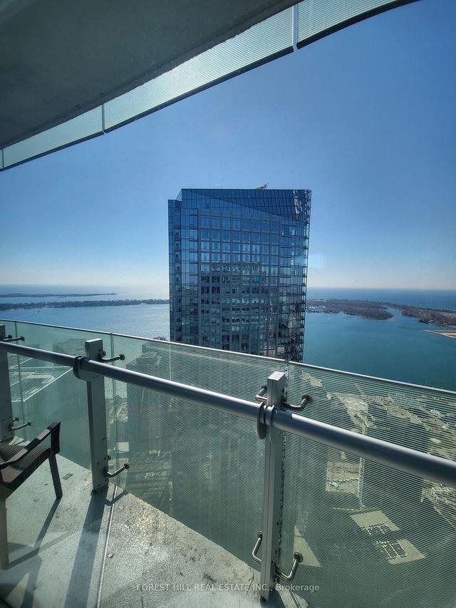 6005 - 14 York St, Condo with 2 bedrooms, 2 bathrooms and 1 parking in Toronto ON | Image 7